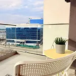 Skyline Glow - Chic 1br Northern Business Hub Area Бухарест