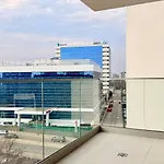 Skyline Glow - Chic 1br Northern Business Hub Area Бухарест