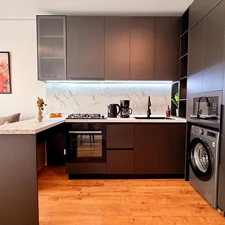 Апартаменти Skyline Glow - Chic 1br Northern Business Hub Area