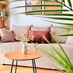 Skyline Glow - Chic 1br Northern Business Hub Area Apartament *