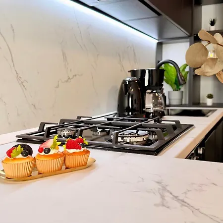 Skyline Glow - Chic 1br Northern Business Hub Area Apartment *