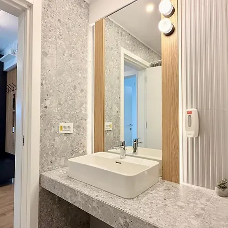 Skyline Glow - Chic 1br Northern Business Hub Area דירה *