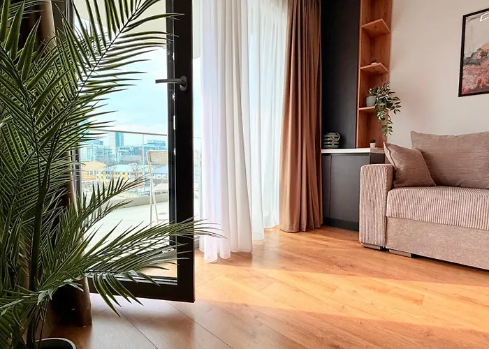 Skyline Glow - Chic 1br Northern Business Hub Area Apartment