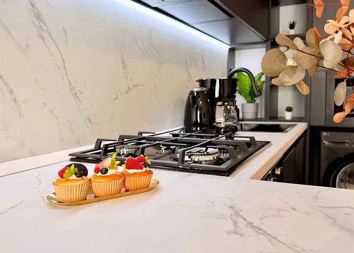 Skyline Glow - Chic 1br Northern Business Hub Area Apartment *