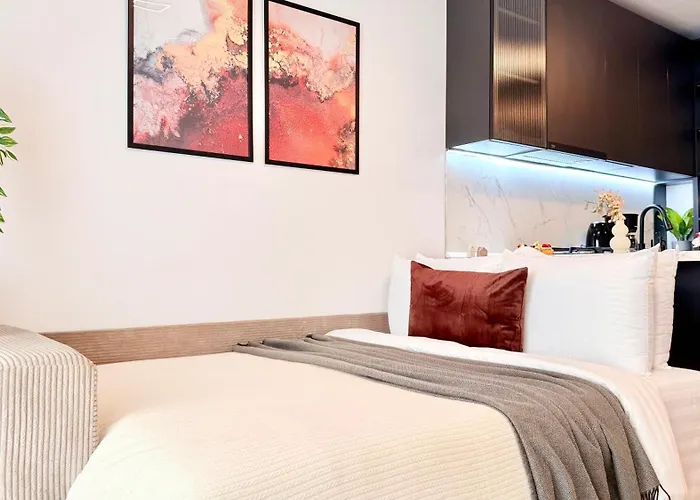 Apartment Skyline Glow - Chic 1br Northern Business Hub Area *