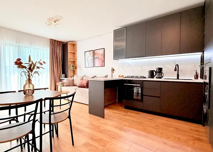 Apartment Skyline Glow - Chic 1br Northern Business Hub Area *