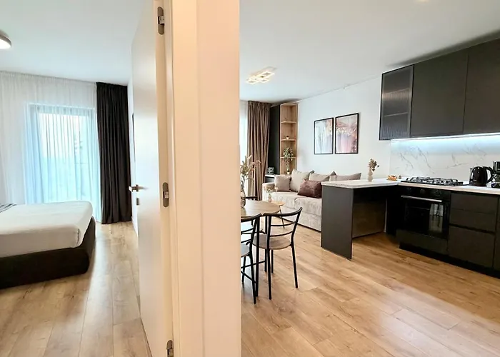 Apartment Skyline Glow - Chic 1br Northern Business Hub Area *