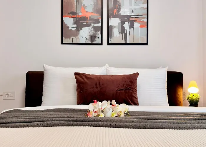 Apartment Skyline Glow - Chic 1br Northern Business Hub Area *
