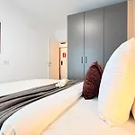 Skyline Glow - Chic 1br Northern Business Hub Area Apartman *